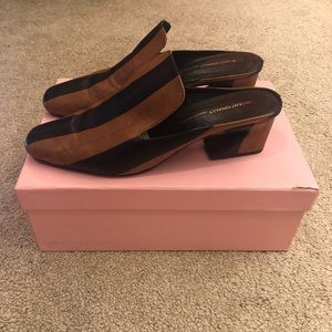 Intentionally Blank Agate mules in Black/Tan